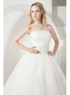 Elegant Ivory Princess Quinceanera Dress with Embroidery