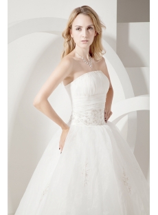 Elegant Ivory Princess Quinceanera Dress with Embroidery