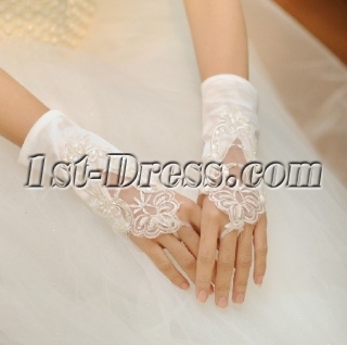Attractive Short Fingerless Lace Wedding Gloves