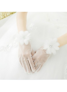 Chic Fingertips Short Wedding Gloves with Flowers